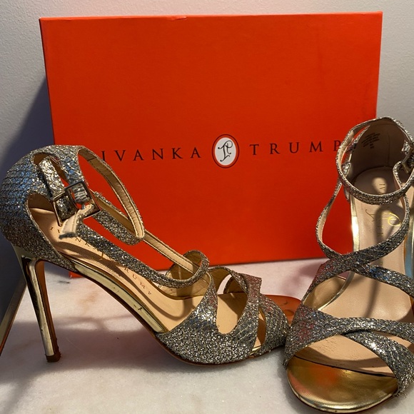 Gold Texture “Helice” Heel by Ivanka Trump - Size 6 - Picture 3 of 8
